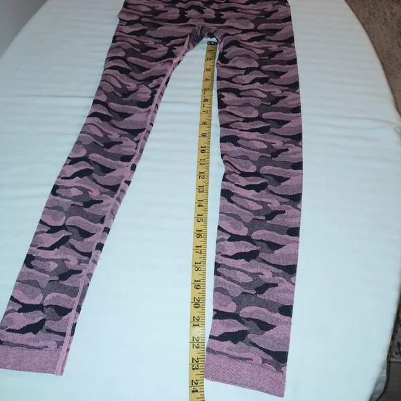 Camo Pink and gray camouflage leggings - Picture 3 of 7